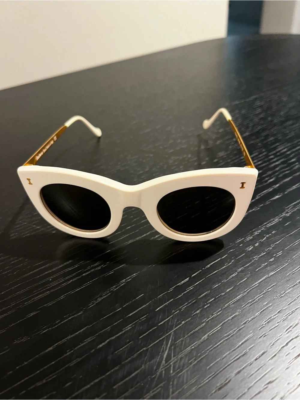 Illesteva White Sunglasses - Cute Round Frame